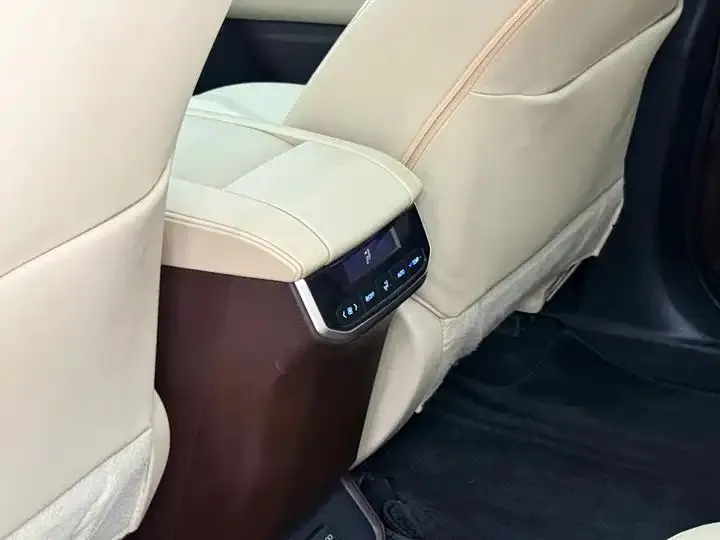 Highlander 2022 Dual Engine 2.5L 4-wheel Drive Premium Edition 7-seat 17