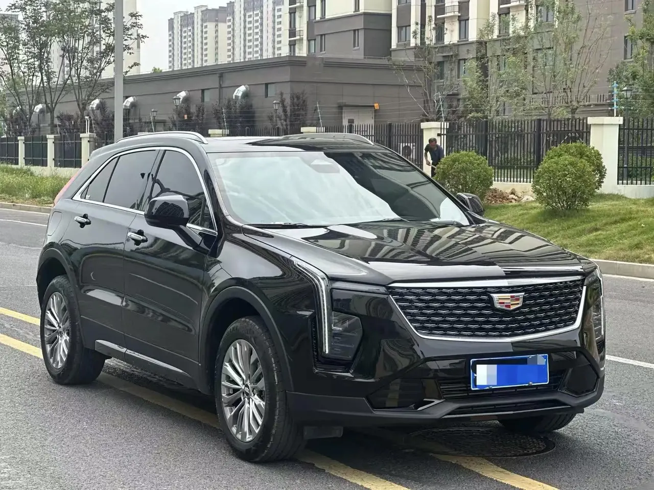 Cadillac XT4 2024 28T Two-Drive Luxury Model 3
