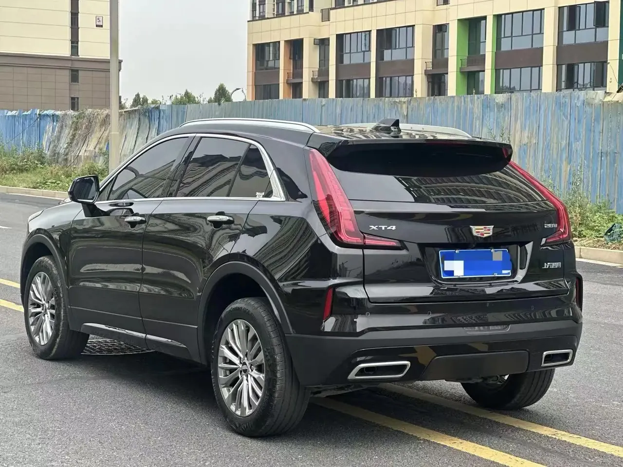 Cadillac XT4 2024 28T Two-Drive Luxury Model 4