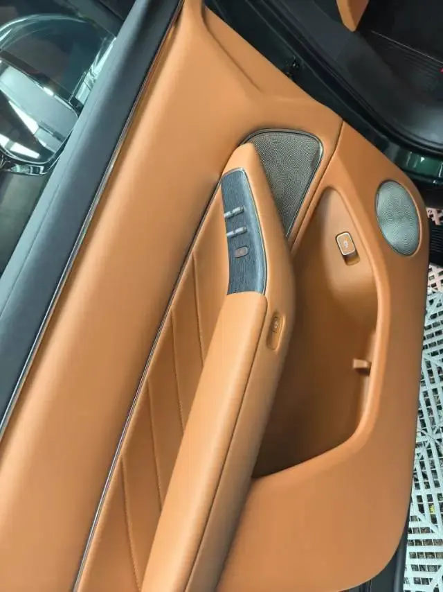 AITO M8 2025 extended range Ultra version 53.4kWh 6-seat version 5