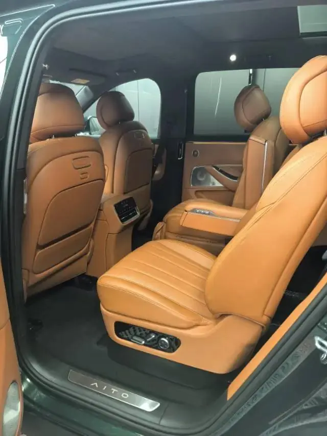 AITO M8 2025 extended range Ultra version 53.4kWh 6-seat version 7