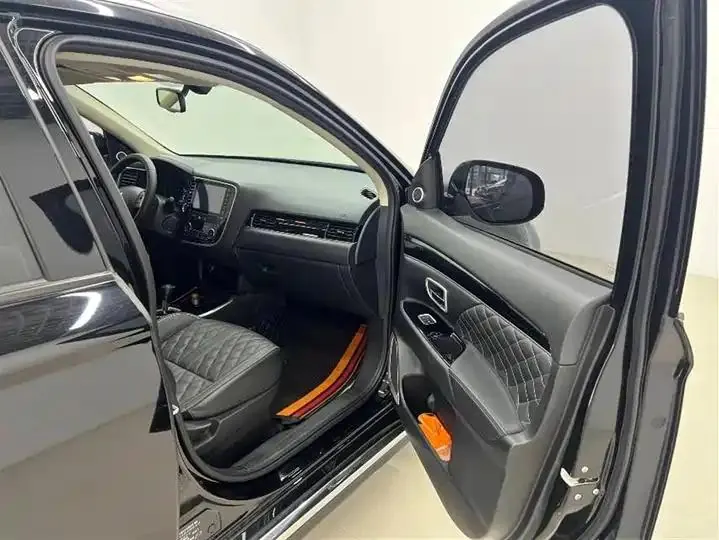 Outlander 2021 2.0L Two-Drive Enjoy Edition 5 10