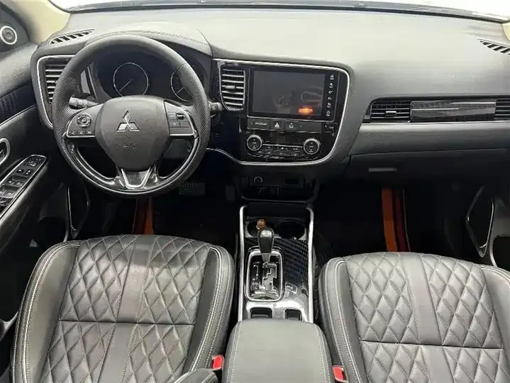 Outlander 2021 2.0L Two-Drive Enjoy Edition 5 15