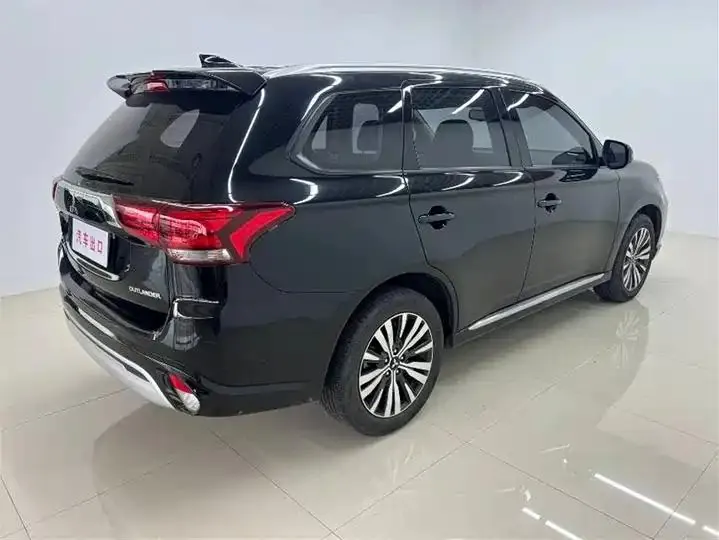 Outlander 2021 2.0L Two-Drive Enjoy Edition 5 4