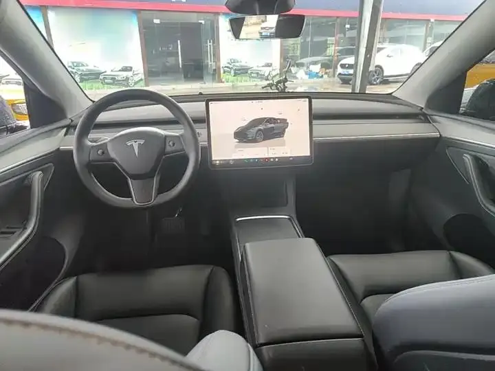 Model Y 2024 rear-wheel drive version 10