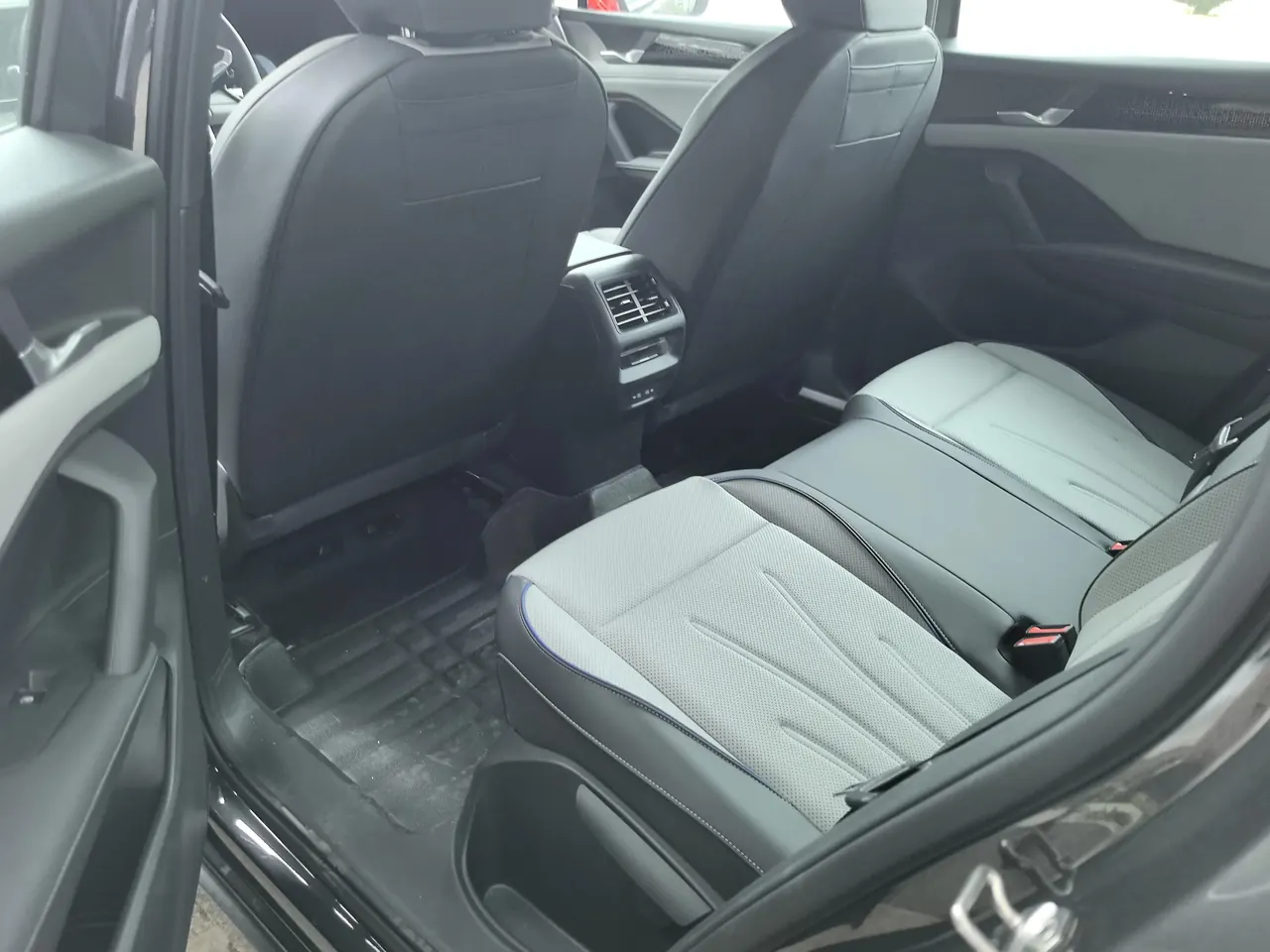 Volkswagen 2025 Tharu L 2.0TSI 380TSI Four-Wheel-Drive Luxury Easy Package Automatic 4