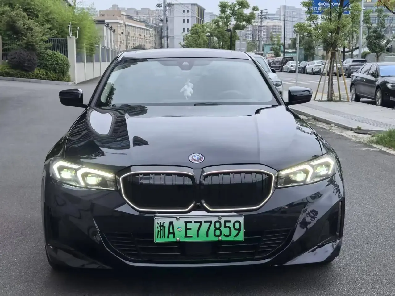 BMW 2025 i3 eDrive 35 L automatic gear 2