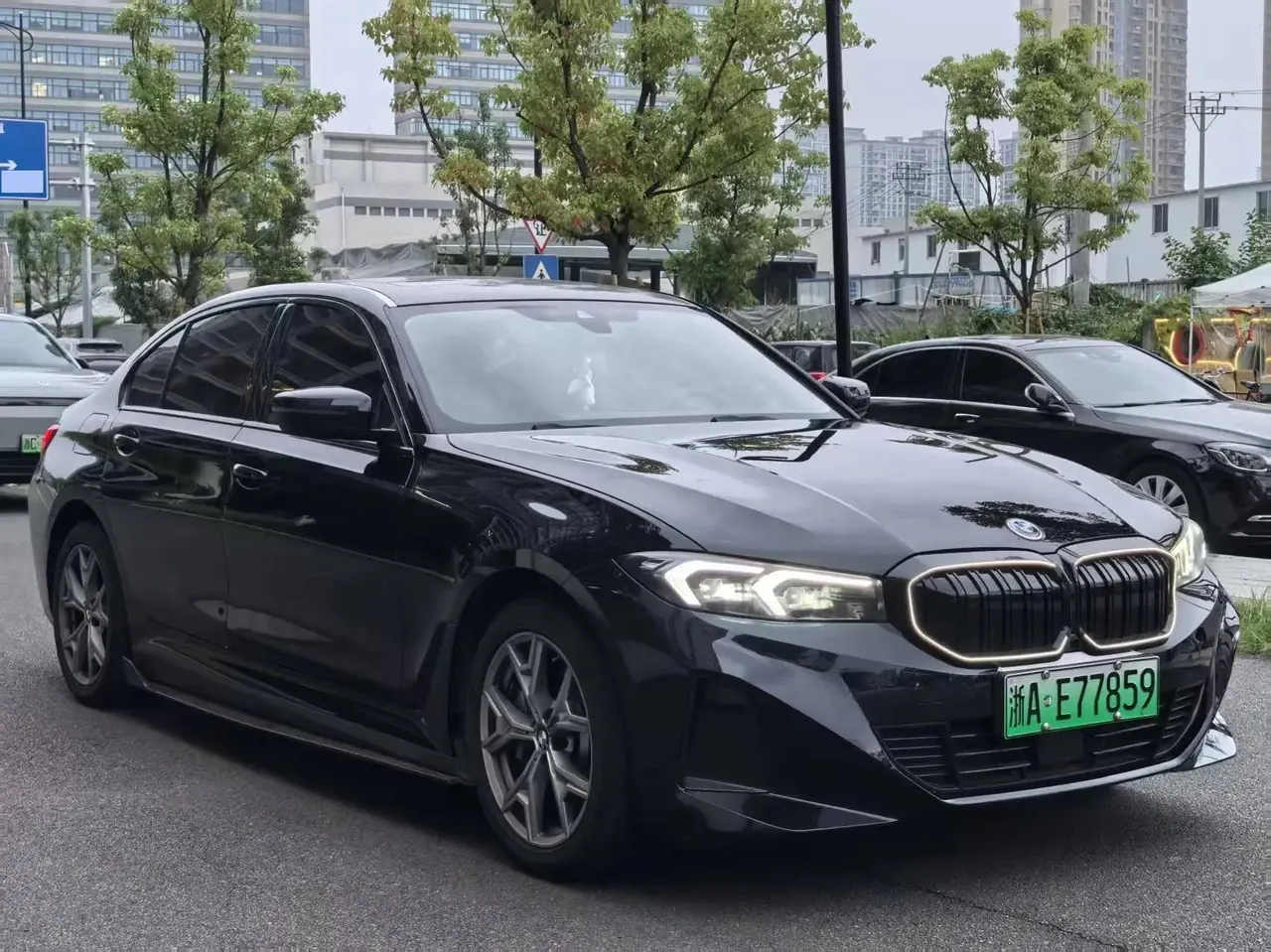 BMW 2025 i3 eDrive 35 L automatic gear 3
