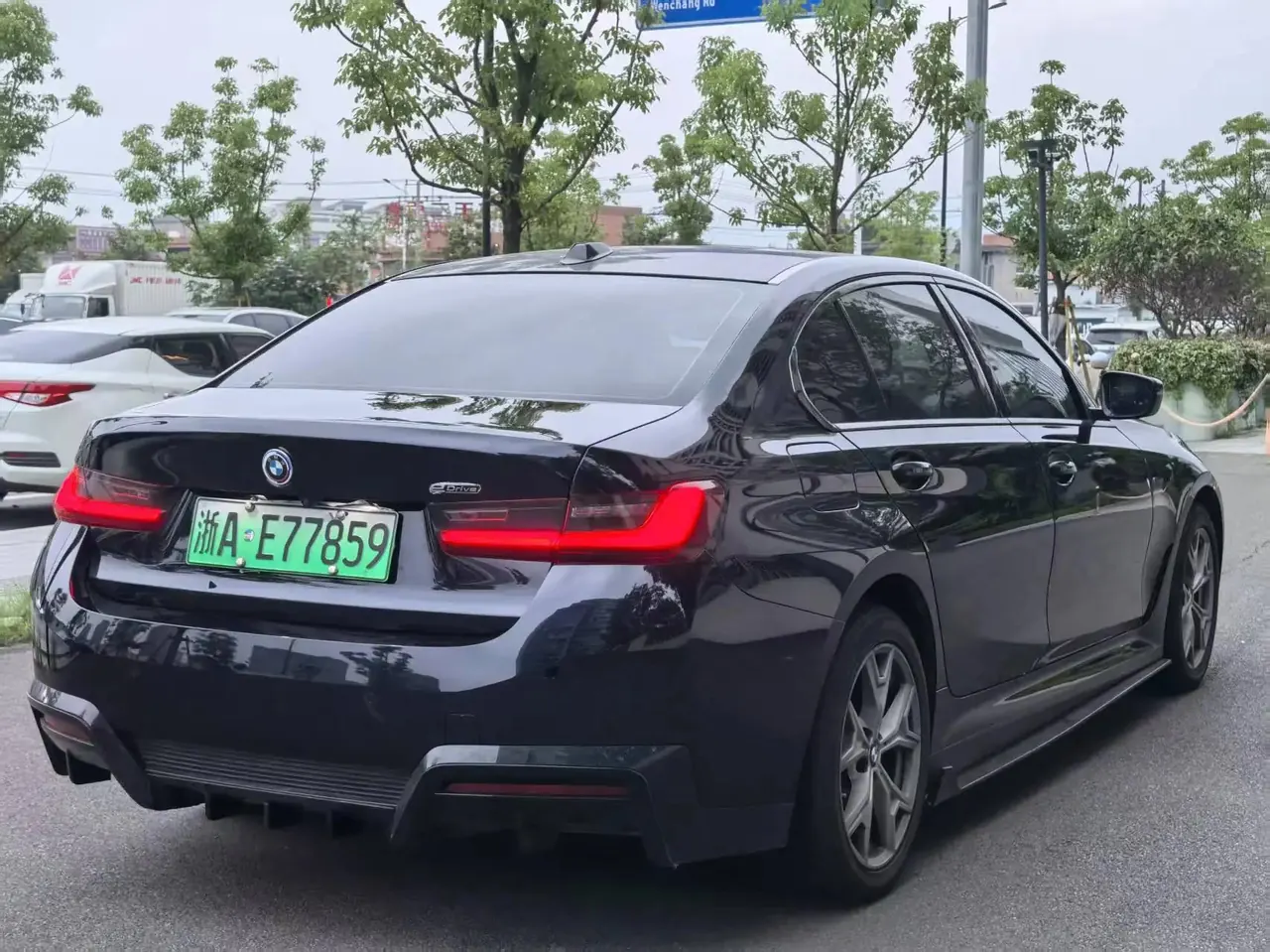 BMW 2025 i3 eDrive 35 L automatic gear 5