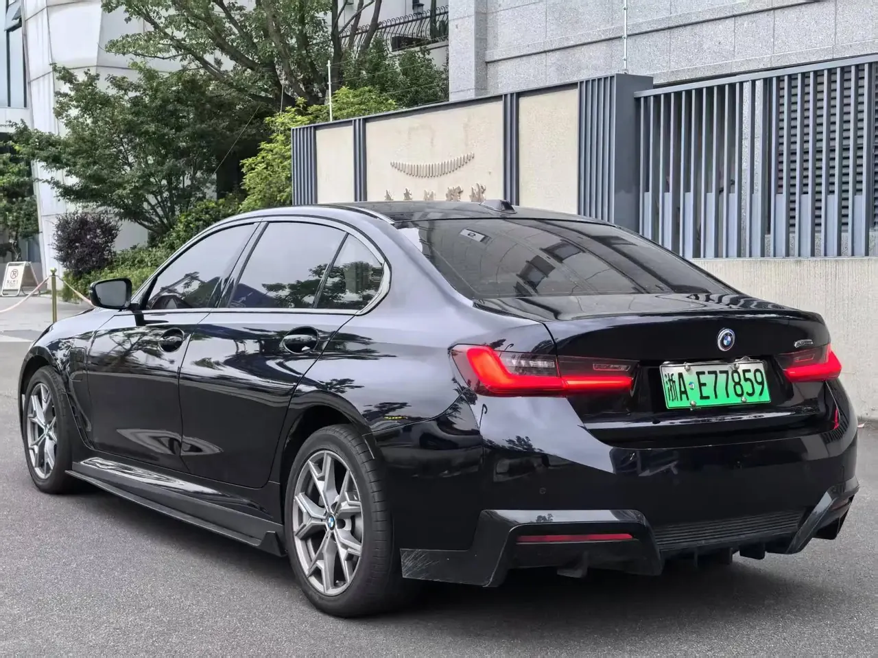 BMW 2025 i3 eDrive 35 L automatic gear 6