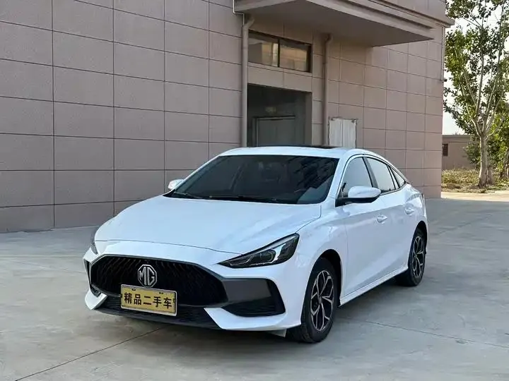 Открыть галерею: MG5 2022 180DVVT CVT Youth Deluxe Edition