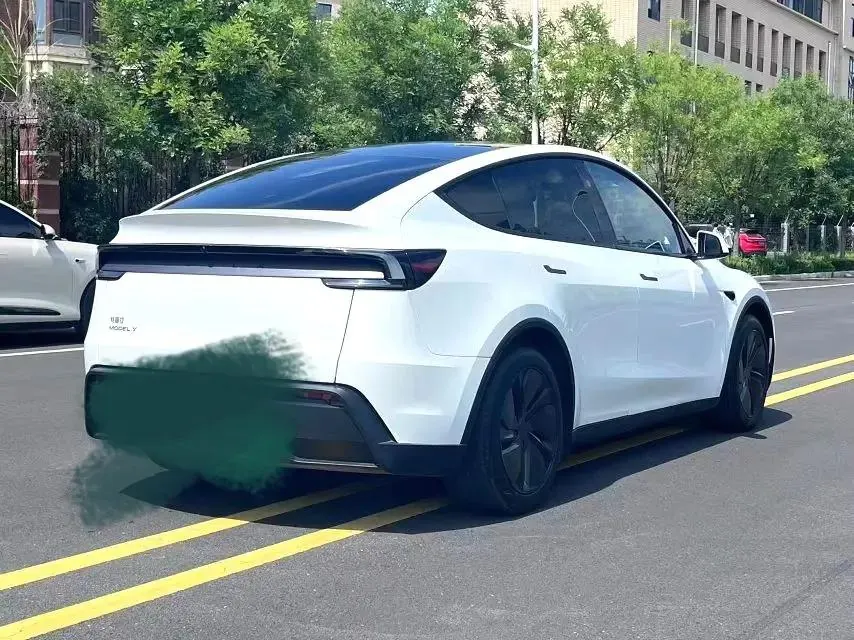Tesla 2025 Model Y Rear-Wheel Drive Automatic 6
