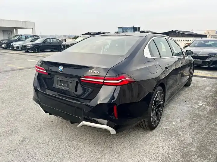 BMW 5 Series 2025 530Li Exclusive M Sports Suit 12