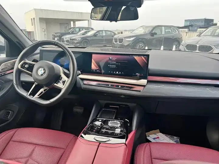 BMW 5 Series 2025 530Li Exclusive M Sports Suit 4