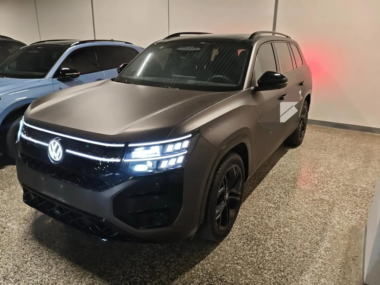 打开图片灯箱:Volkswagen 2025 Teramont Pro 2.0TSI 450TSI Four-Wheel-Drive Summit Edition Automatic