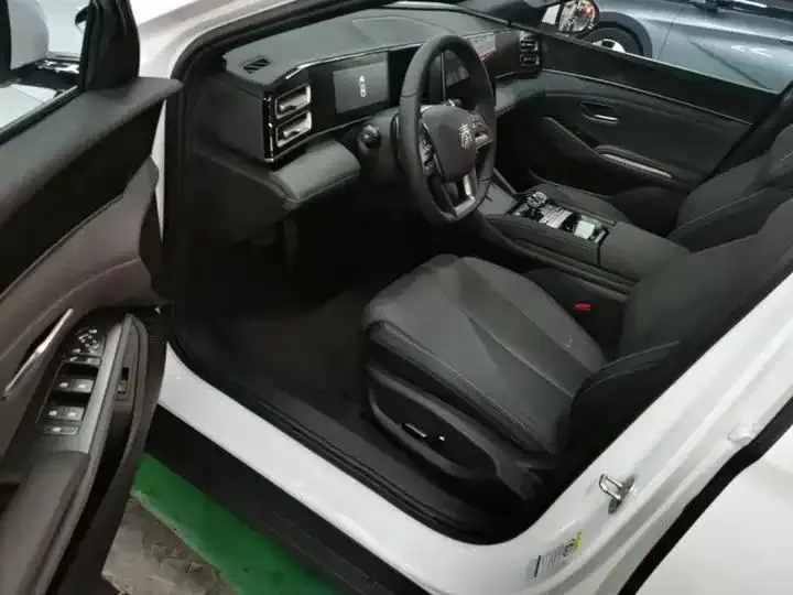Qin L 2025 DM-i smart driving version 120KM Exceed 16