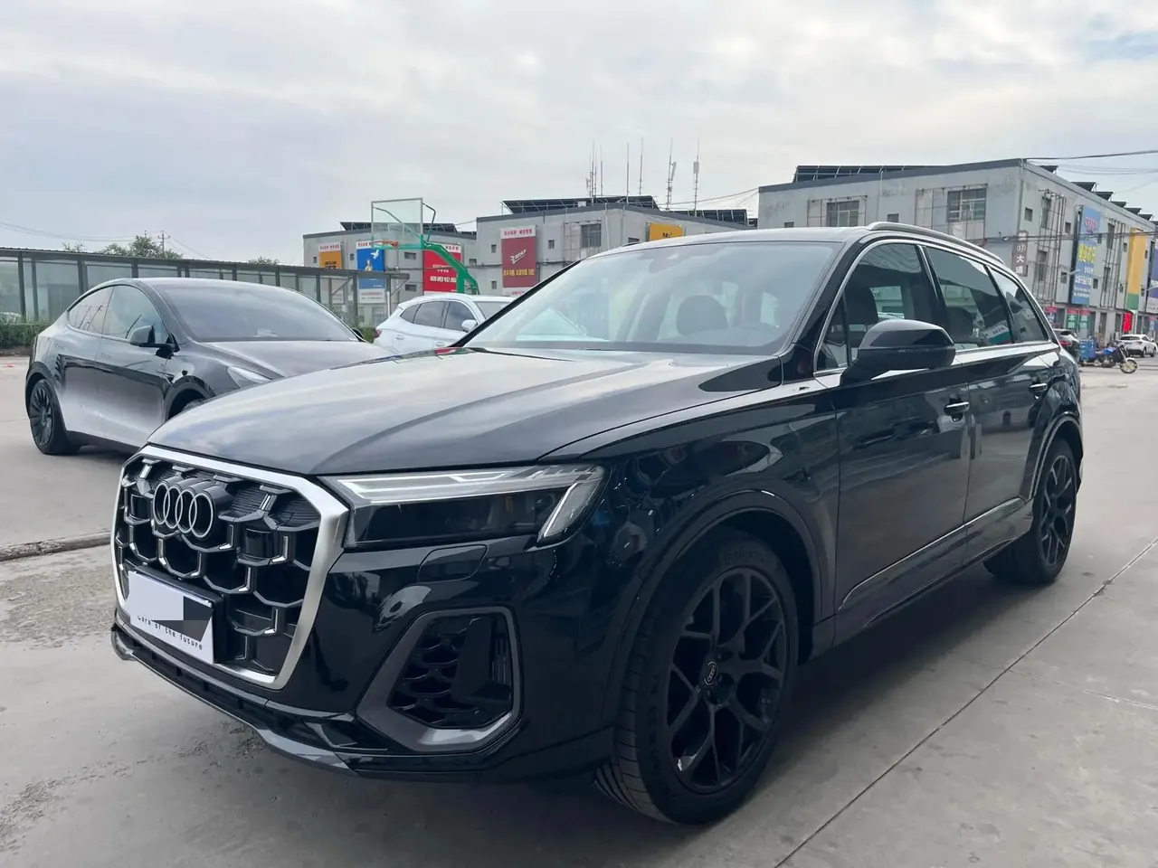 Открыть галерею: Audi Q7 (Imported) 2025 Q7 48V 3.0TFSI 55TFSI Quattro S line Sports Automatic