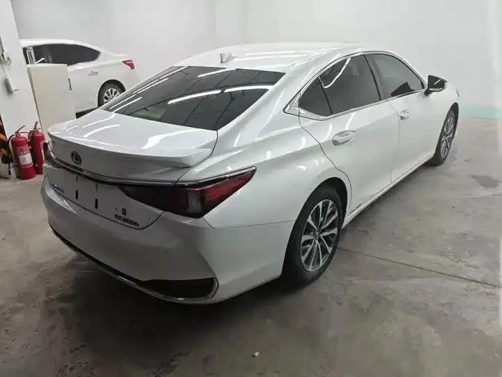 Lexus ES 2021 300h Excellent Edition 2