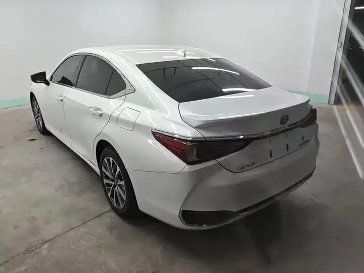 Lexus ES 2021 300h Excellent Edition 4