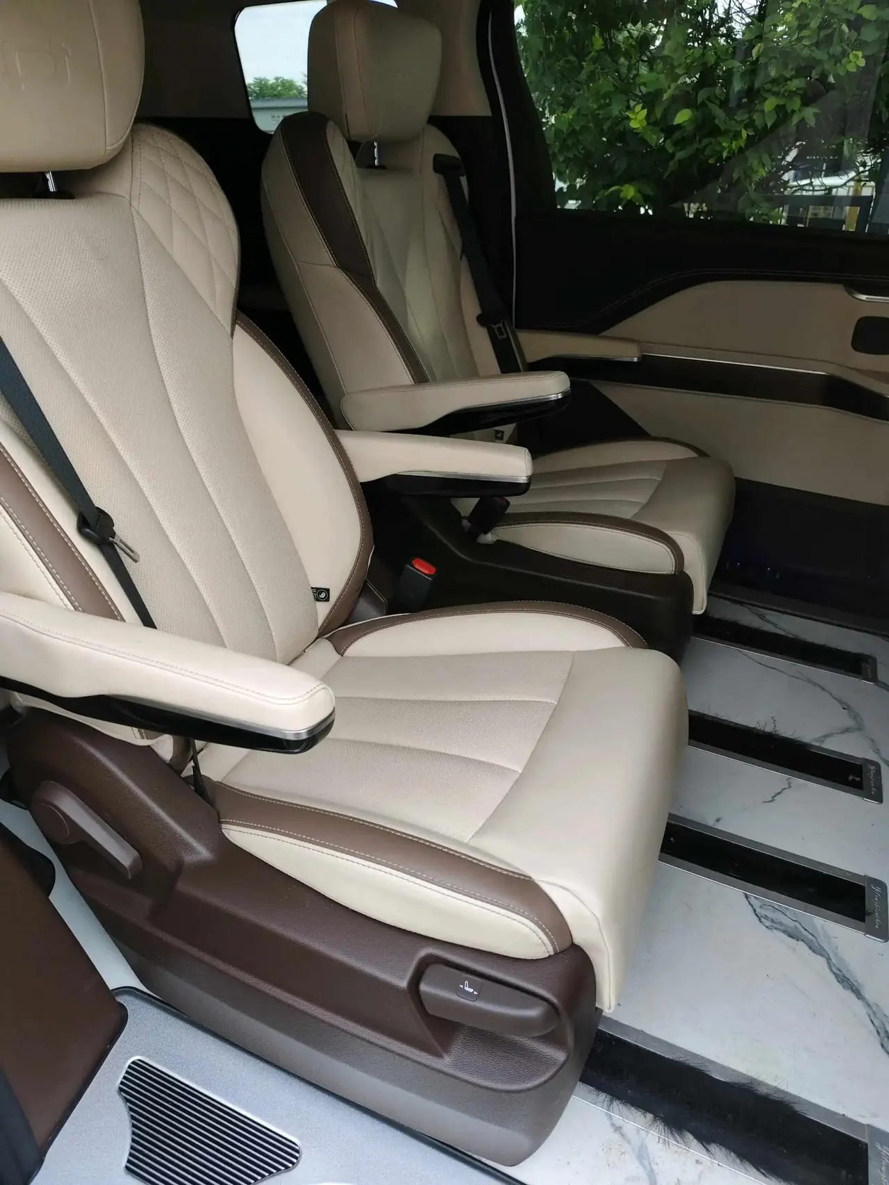 Bestune 2023 M9 48V 2.0T exclusive automatic gear 4