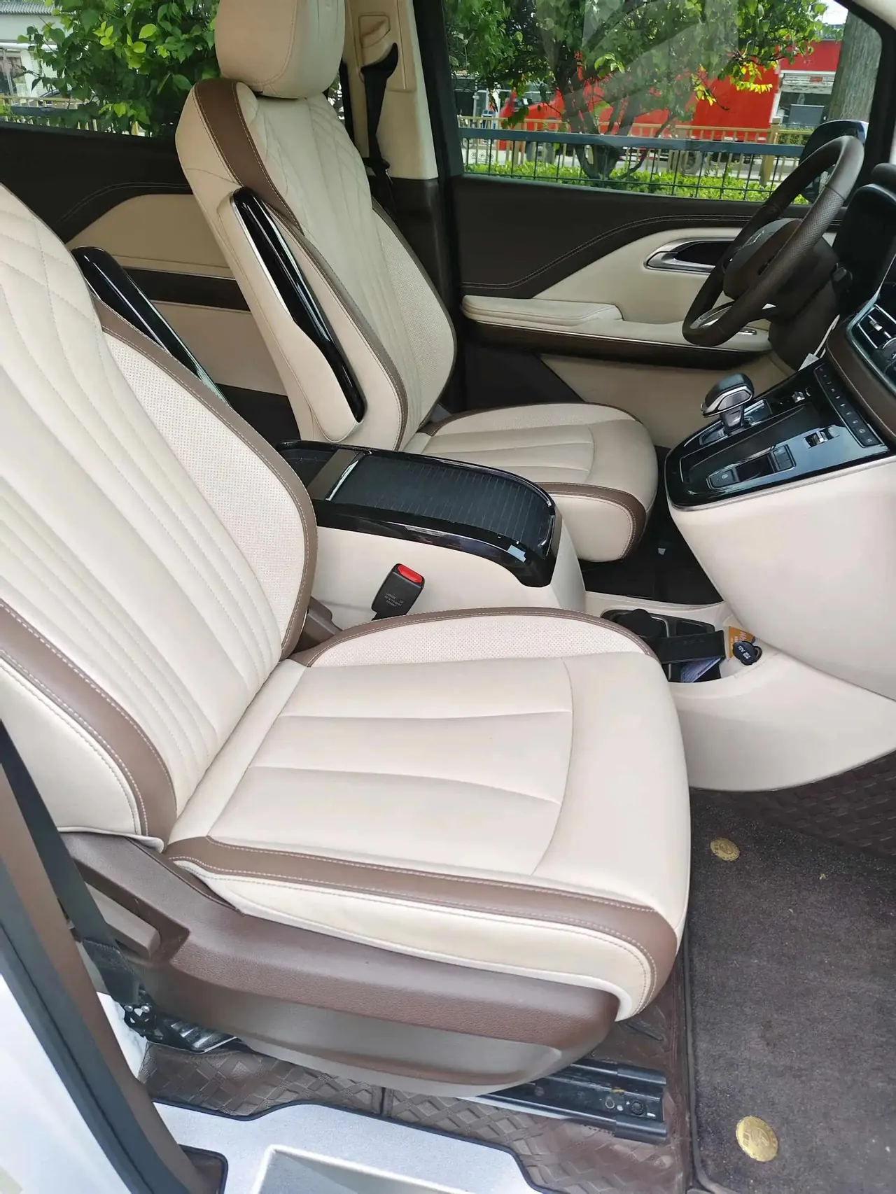 Bestune 2023 M9 48V 2.0T exclusive automatic gear 5