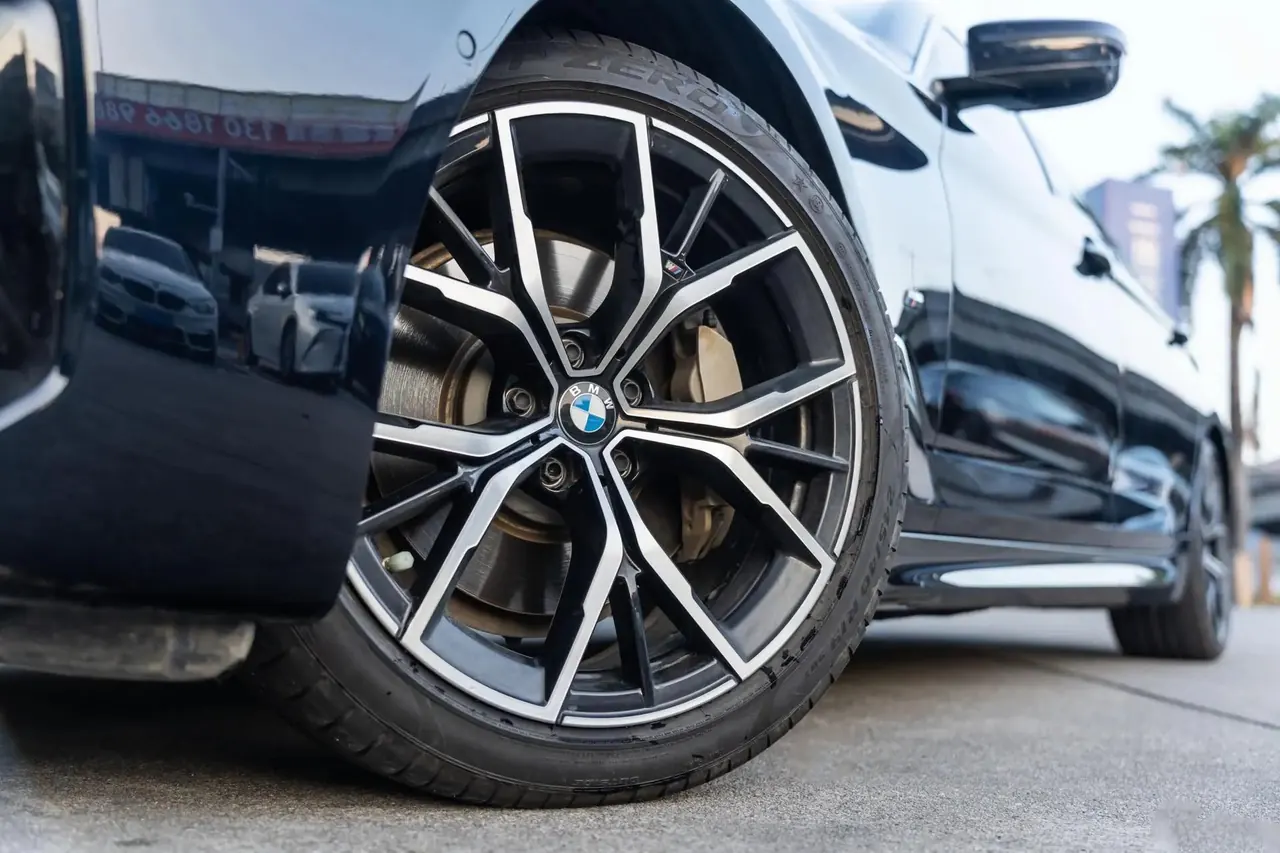BMW 5 Series 2022 Modified 530Li Exclusive M Sports Suit 3