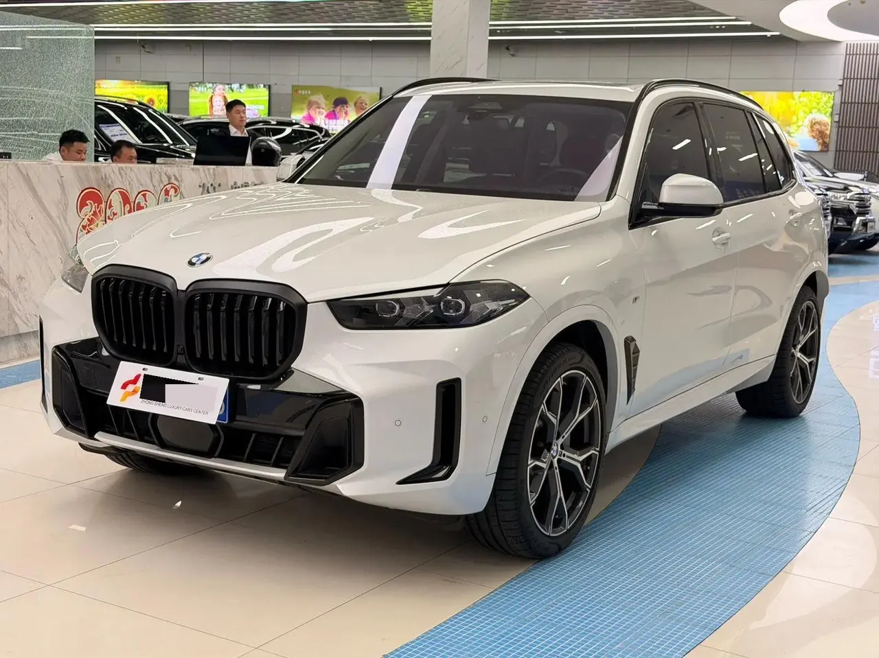 BMW 2025 X5 xDrive30Li 48V 2.0T M sports obsidian night suit automatic gear - View 1