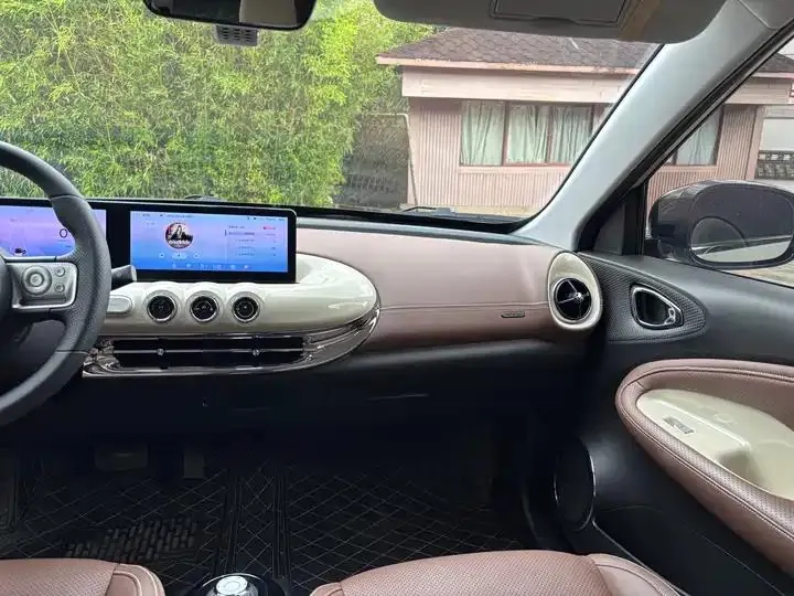 WuLing Plantronics 2024 410km LingBox Premium 11