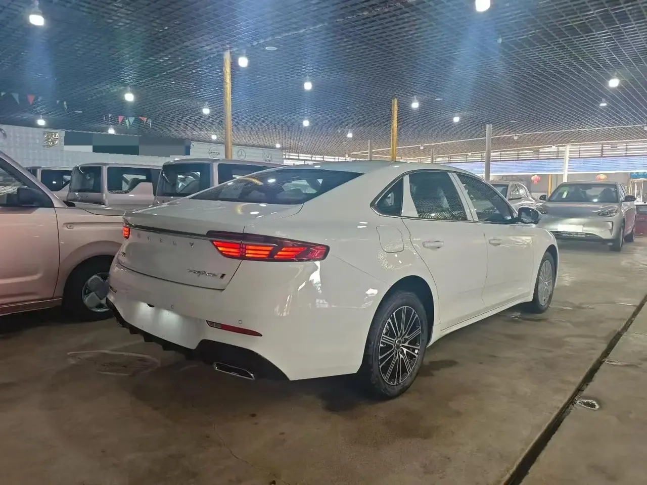 Geely Galaxy 2025 xingyao 6 EM-i 1.5 125km sailing version automatic gear 8
