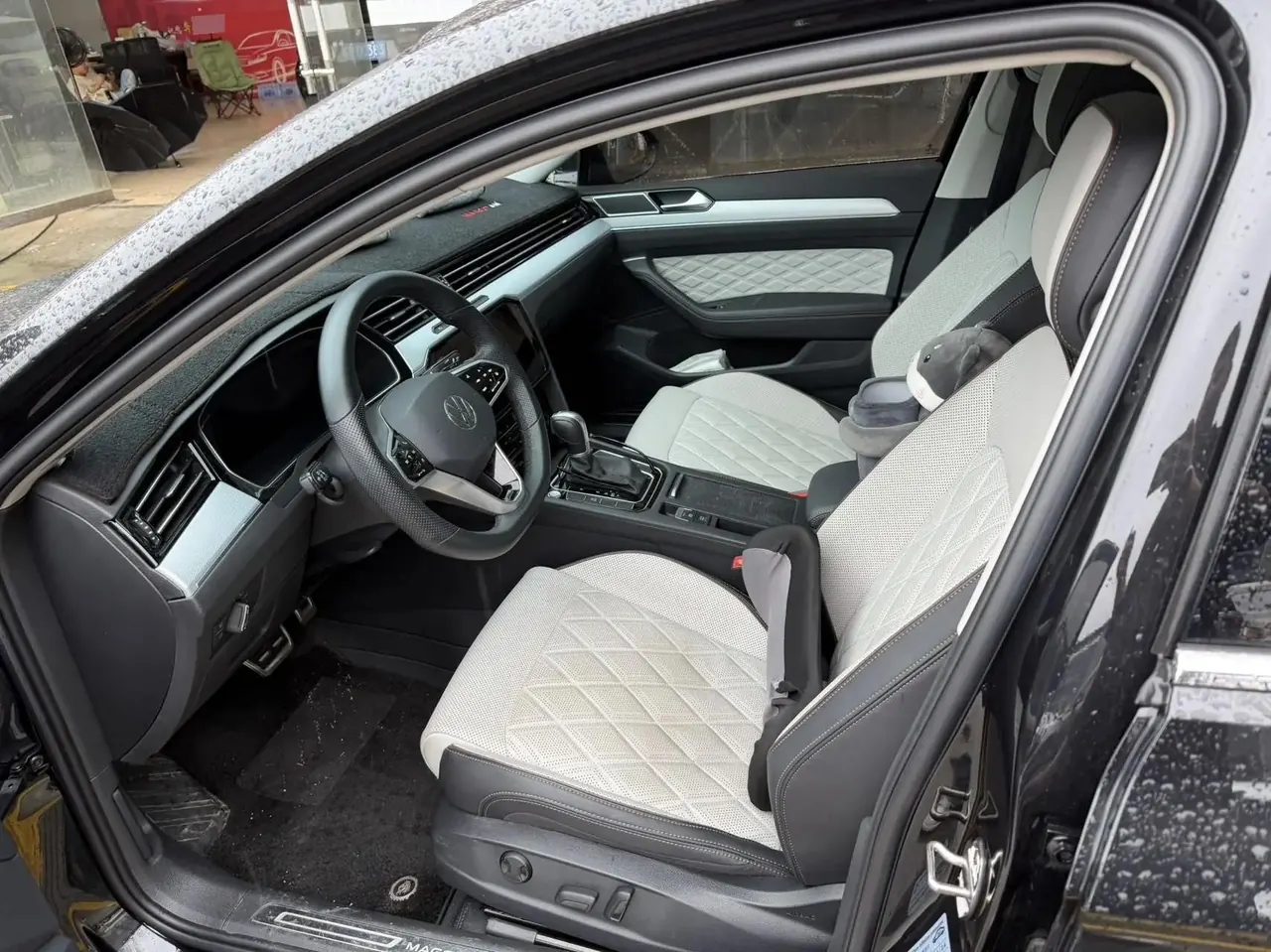 Volkswagen 2024 Magotan 2.0TSI 330TSI 2 Million Units Shared Luxury Automatic 2