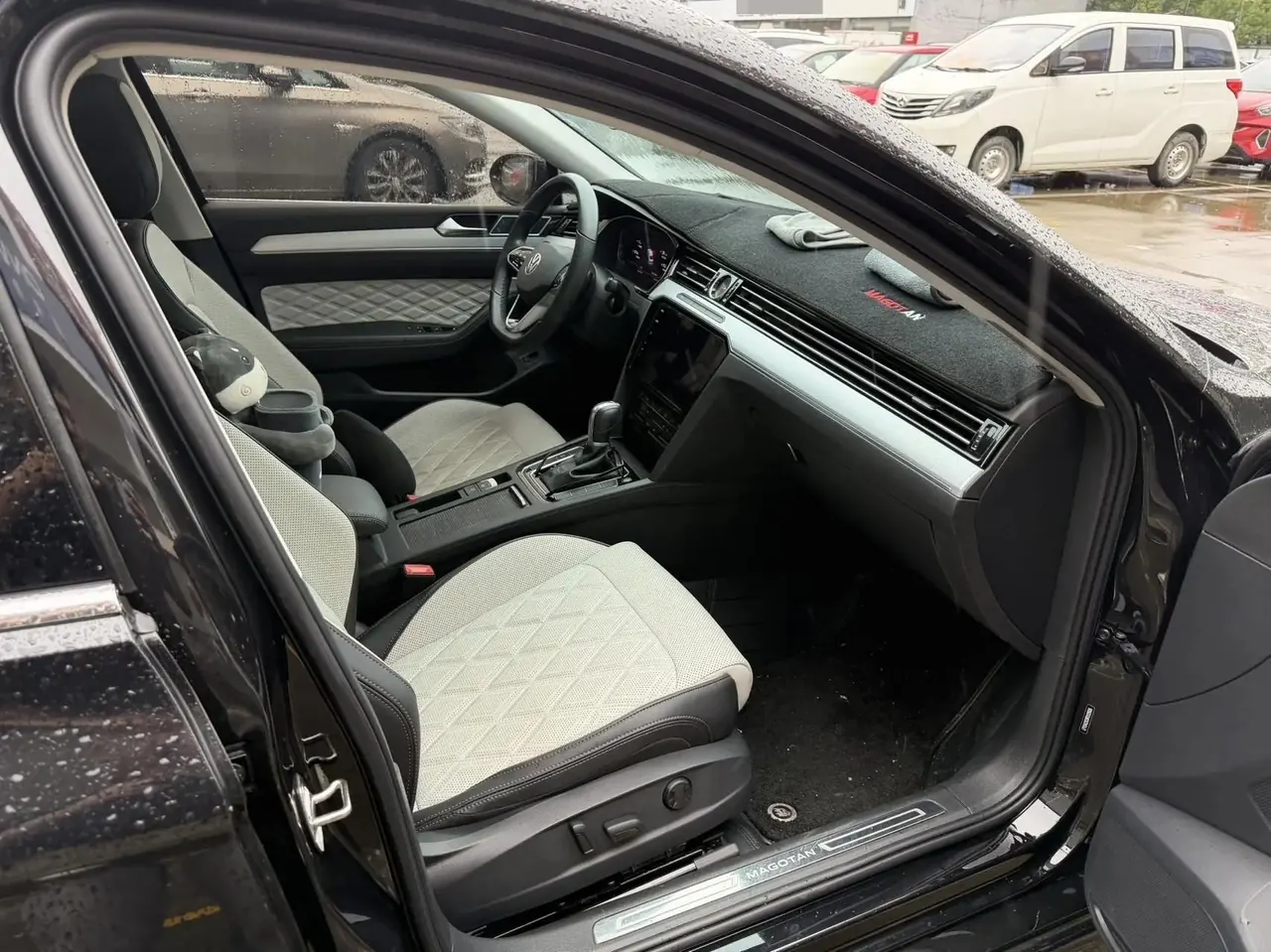 Volkswagen 2024 Magotan 2.0TSI 330TSI 2 Million Units Shared Luxury Automatic 5