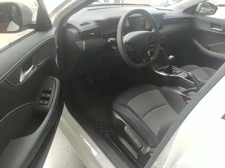 Roewe i5 2023 1.5L Manual Comfortable Edition 16