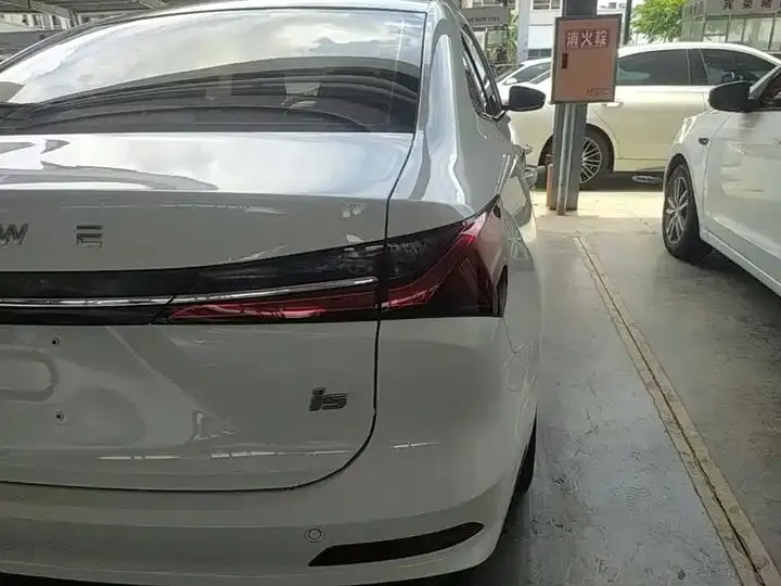 Roewe i5 2023 1.5L Manual Comfortable Edition 8