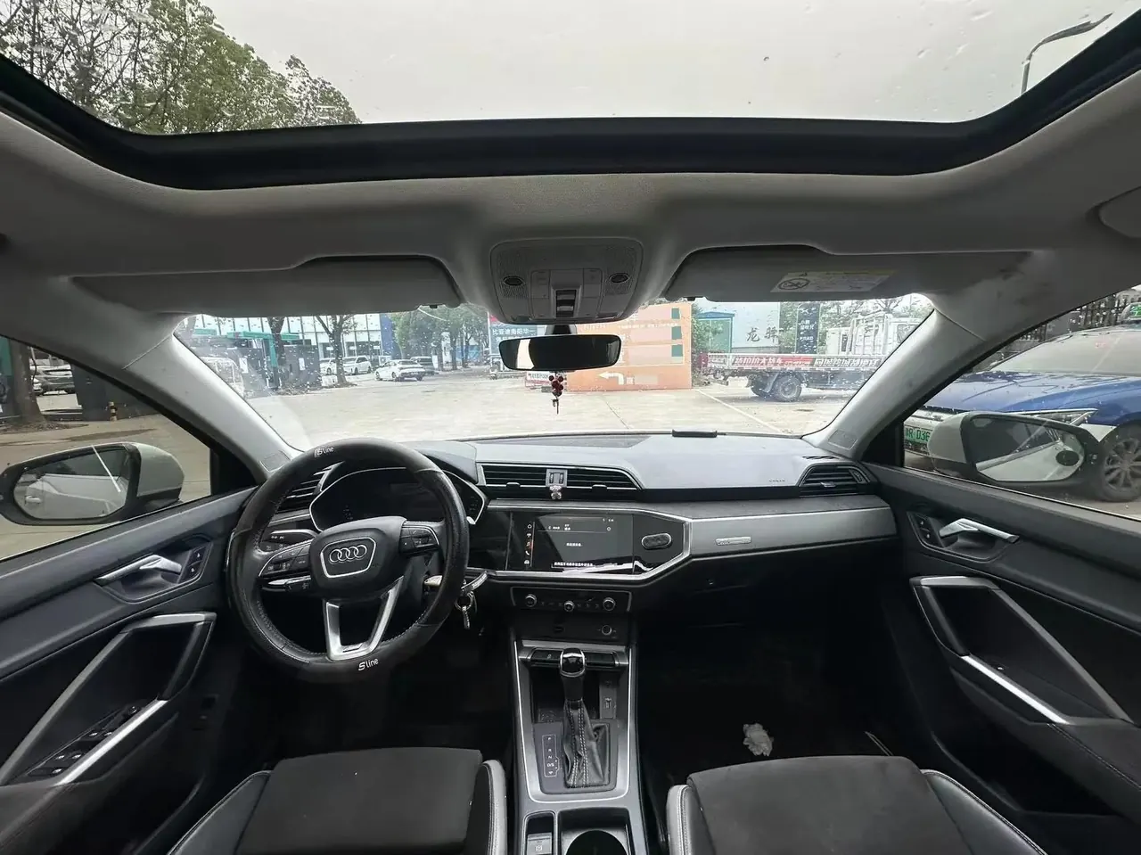 Audi Q3 2021 35 TFSI Enjoys Life Edition 6