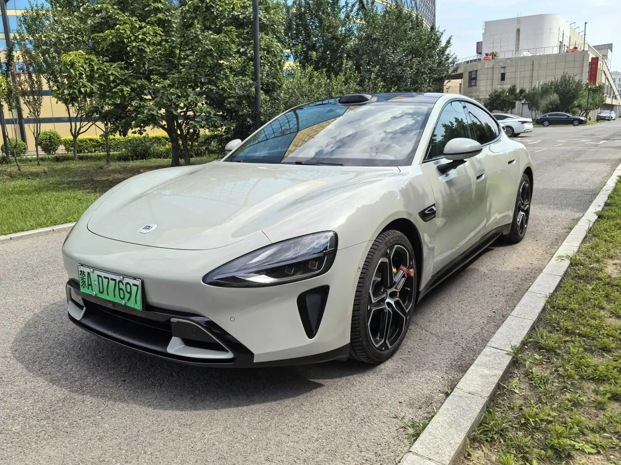 Open image lightbox: MI SU7 2024 model, 830km range, rear-wheel-drive, ultra-long range, advanced intelligent driving Pro version