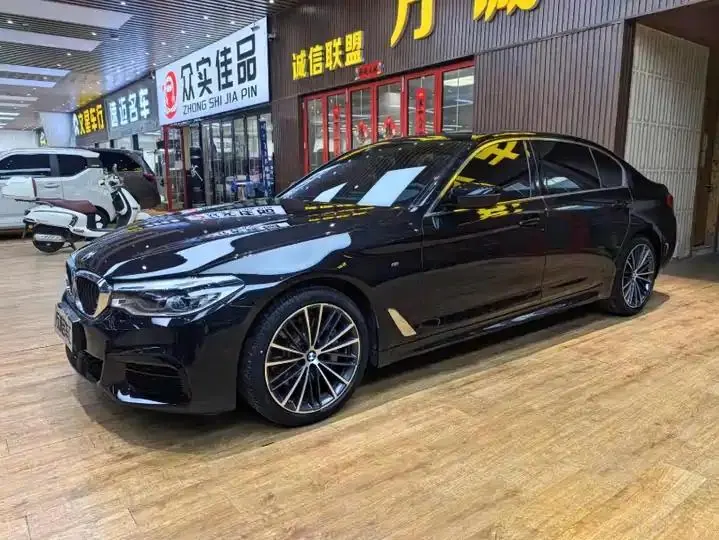 BMW 5 Series 2020 model 530Li Luxury Edition M Sport Package - View 1