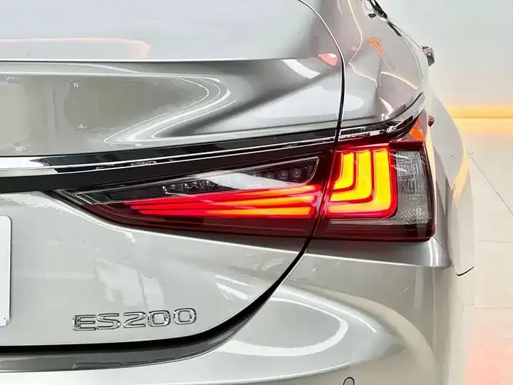 Lexus ES 2023 model 200 Premium Edition 18