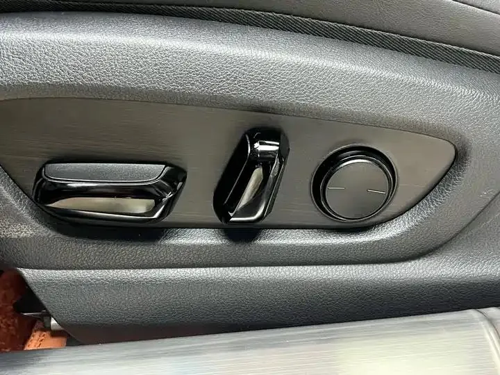 Lexus ES 2023 model 200 Premium Edition 20