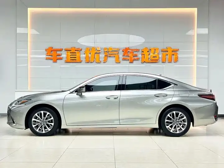 Lexus ES 2023 model 200 Premium Edition 4