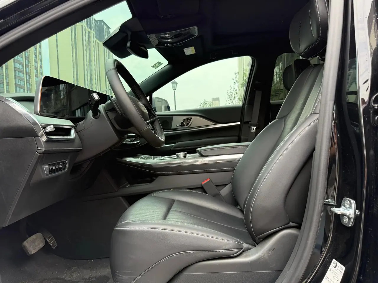 Cadillac XT5 2025 model, 2.0T all-wheel-drive luxury version 4