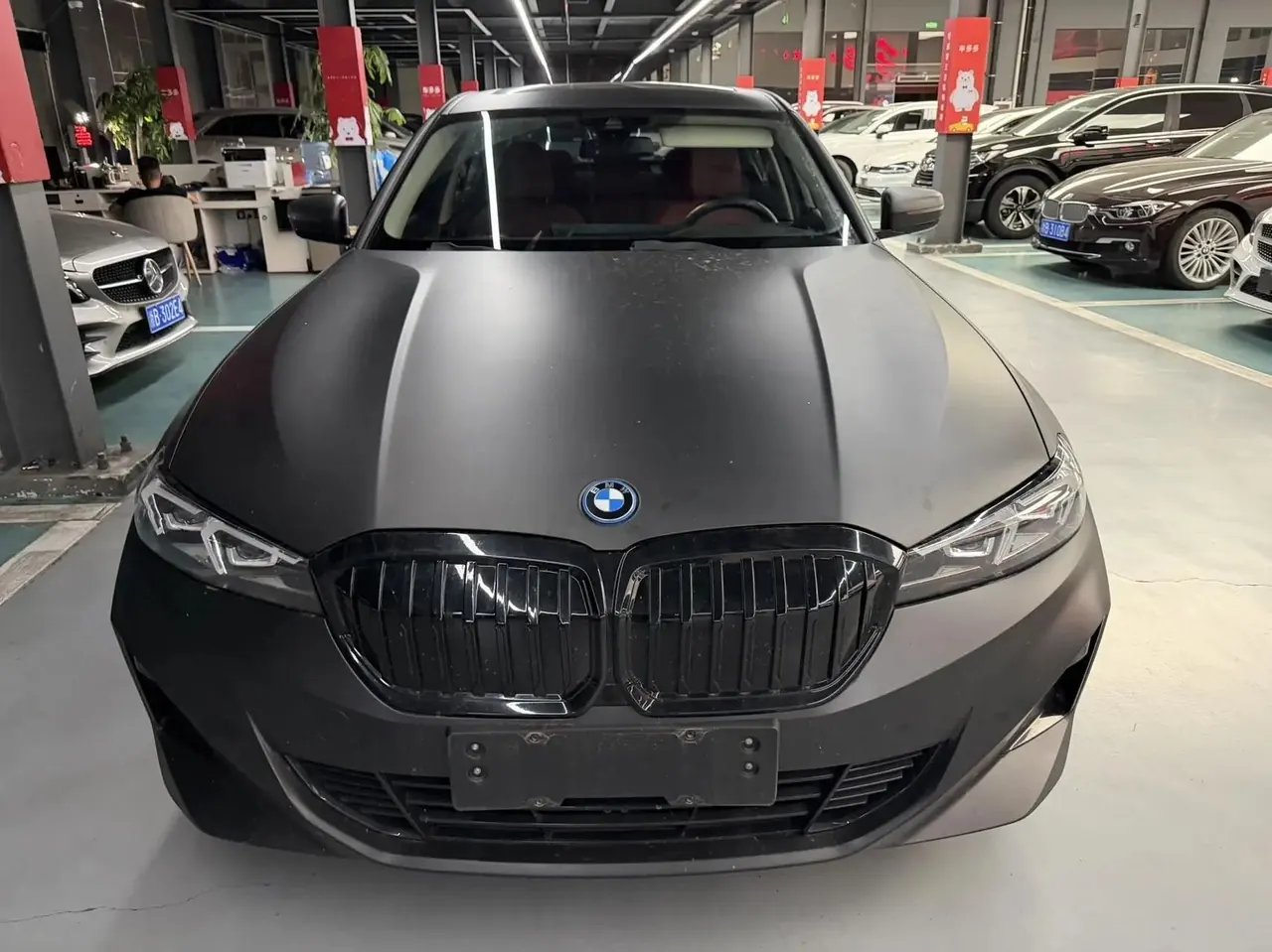BMW 2023 i3 eDrive 40 L obsidian night suit automatic gear 2