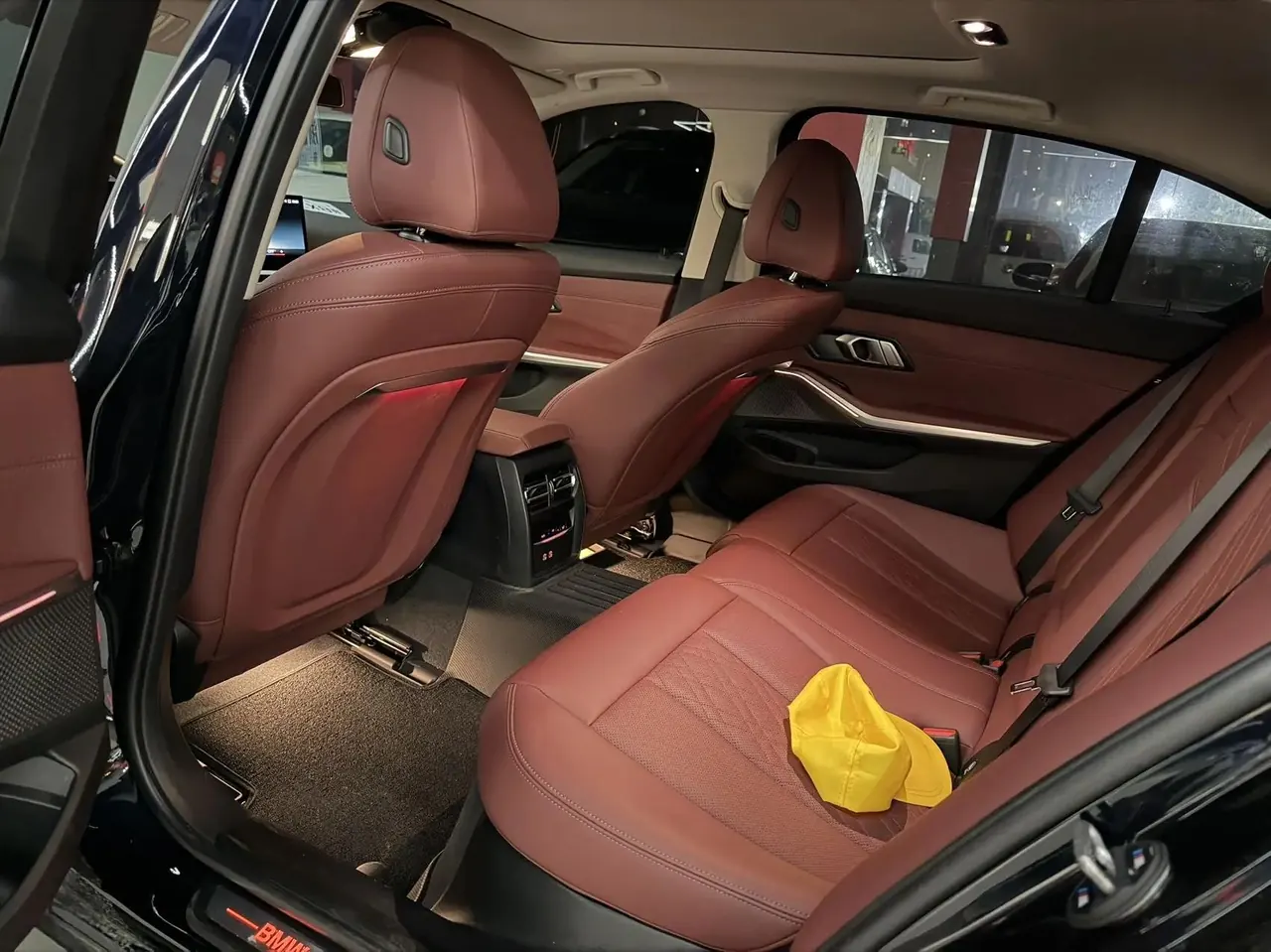 BMW 2023 i3 eDrive 40 L obsidian night suit automatic gear 4