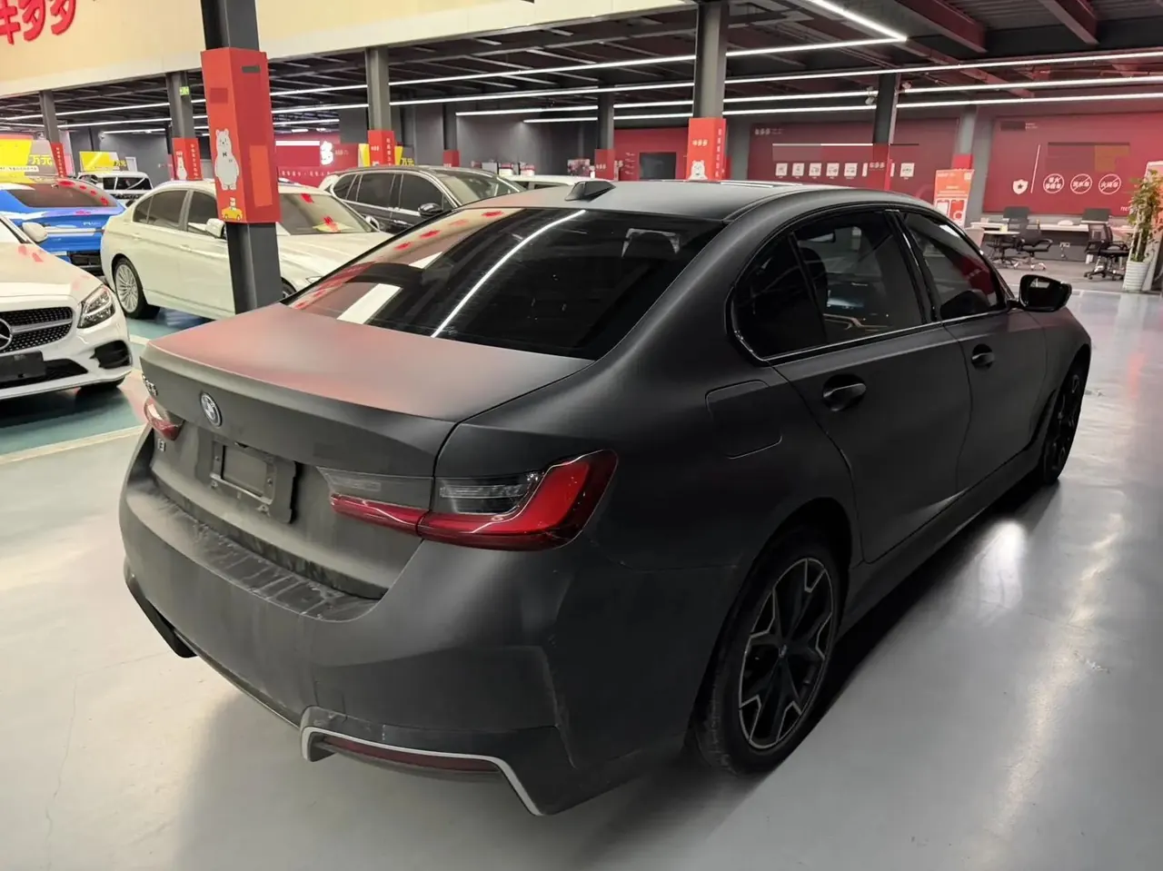 BMW 2023 i3 eDrive 40 L obsidian night suit automatic gear 7