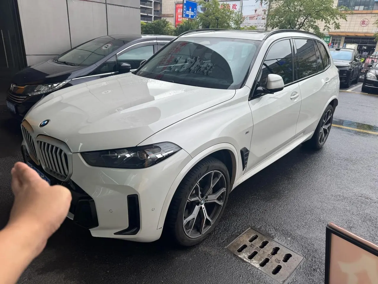 BMW 2023 X5 xDrive30Li 48V 2.0T Luxury Model M Sport Night Edition Automatic - View 1