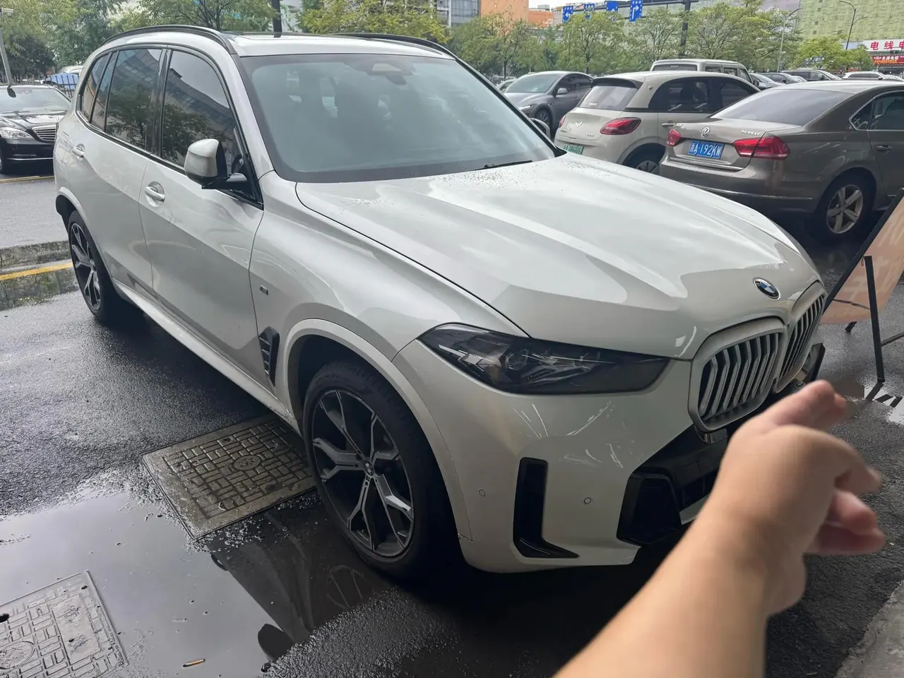 BMW 2023 X5 xDrive30Li 48V 2.0T Luxury Model M Sport Night Edition Automatic 2