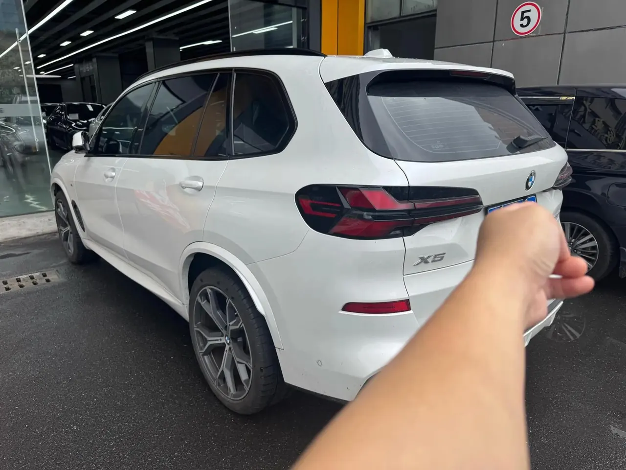BMW 2023 X5 xDrive30Li 48V 2.0T Luxury Model M Sport Night Edition Automatic 4