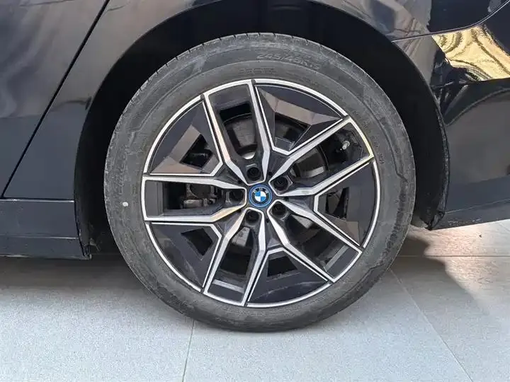 BMW i5 2024 eDrive 35L Premium M Sports Kit 18