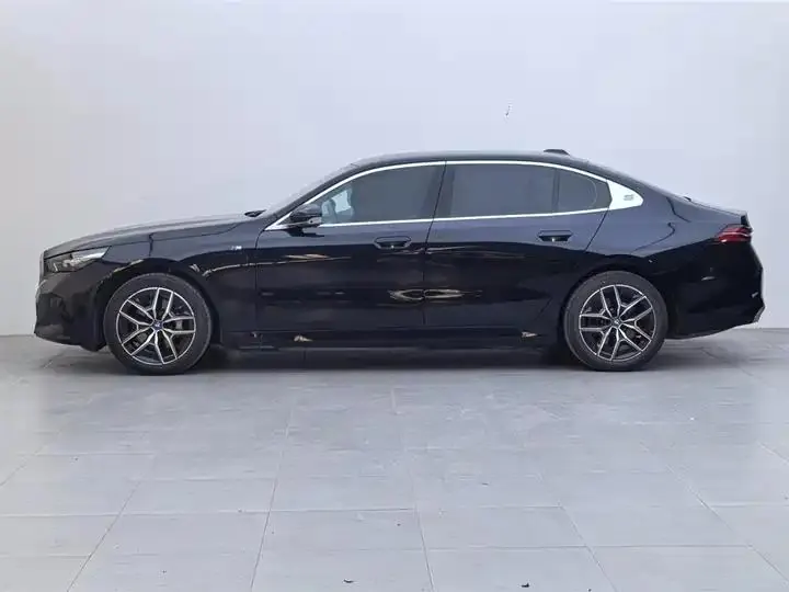 BMW i5 2024 eDrive 35L Premium M Sports Kit 3