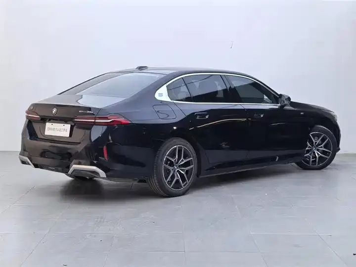 BMW i5 2024 eDrive 35L Premium M Sports Kit 4