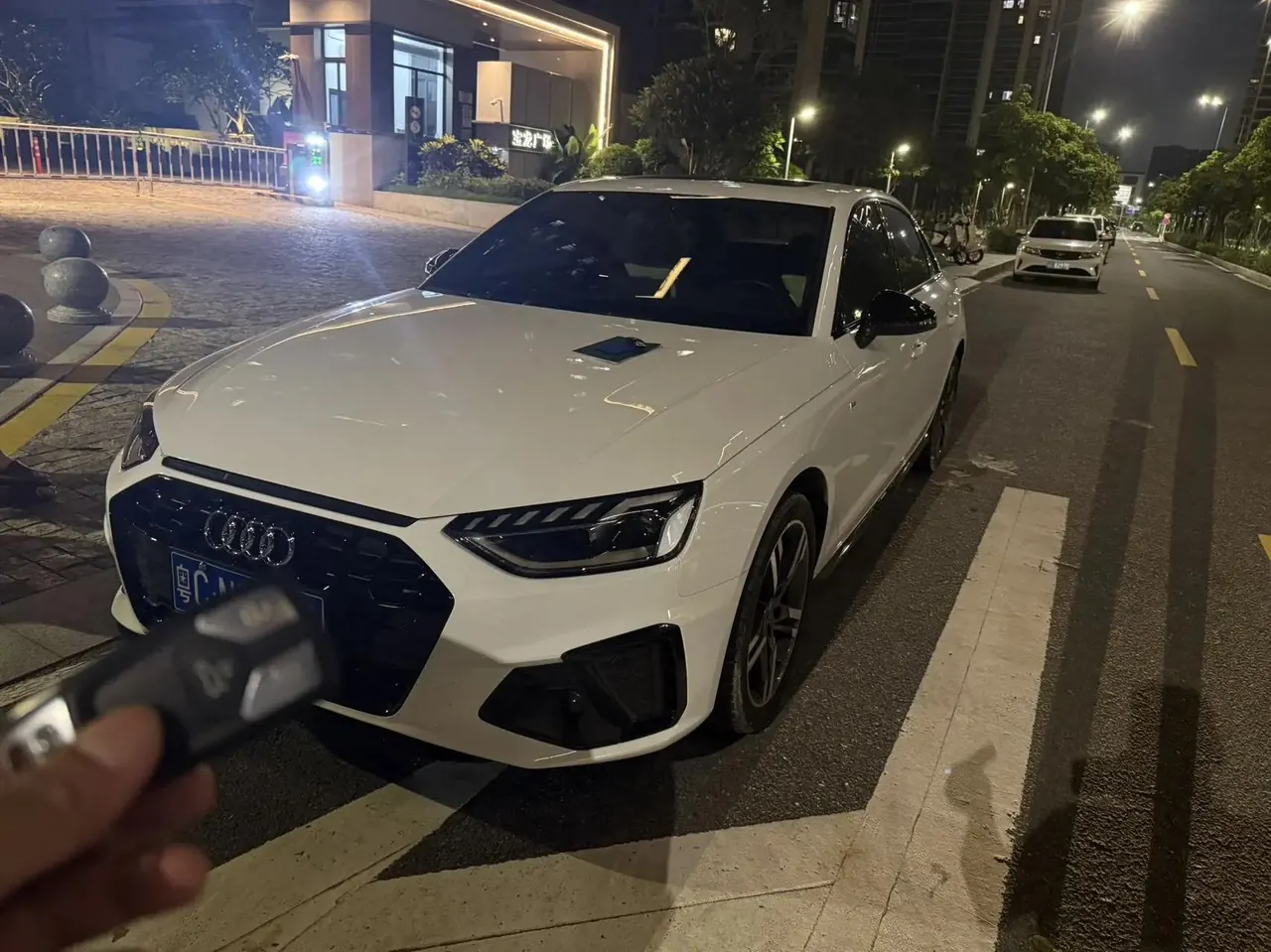 Open image lightbox: Audi A4L 2023 model, 40 TFSI Luxury Dynamic Edition